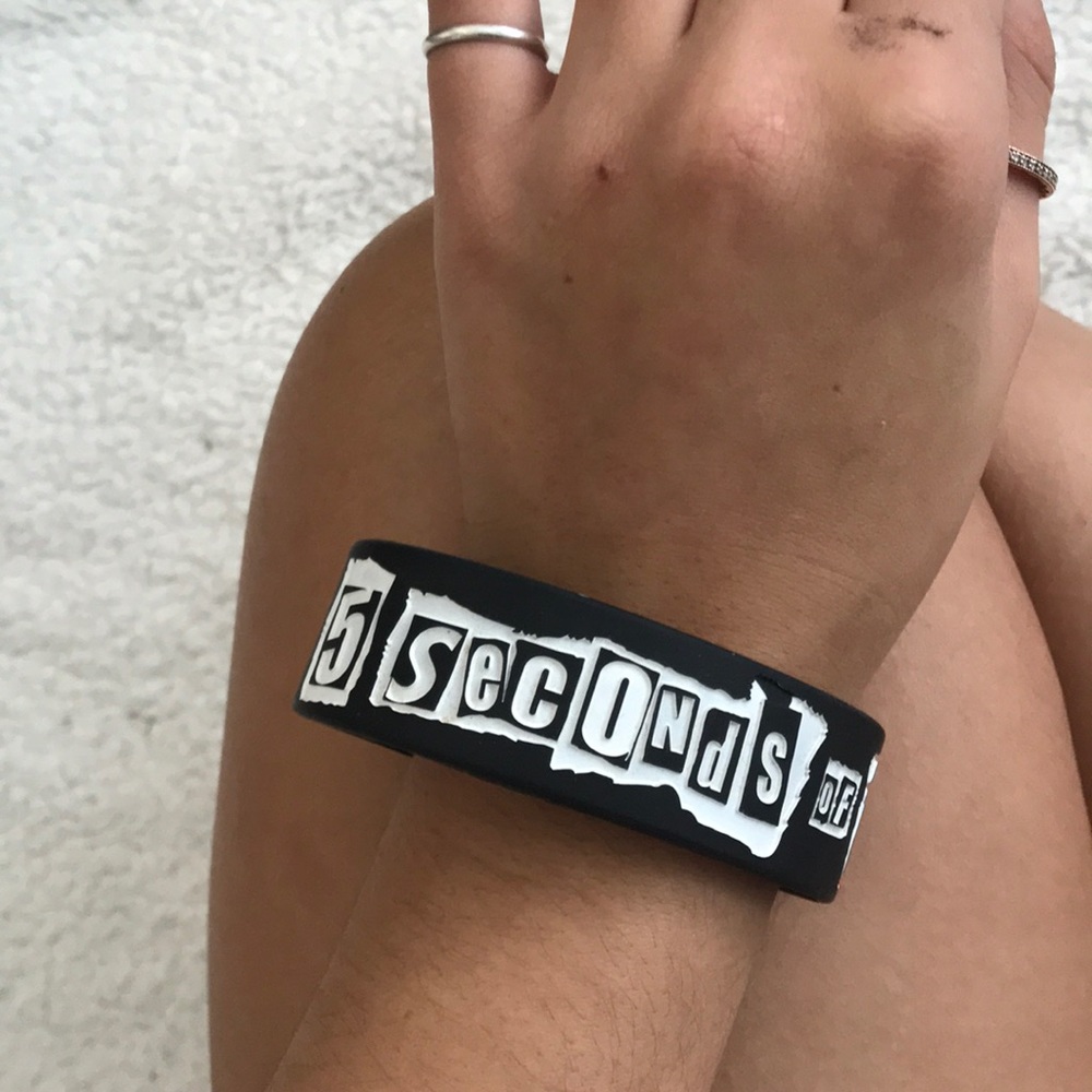 Hot Topic 5 Seconds of Summer bracelet